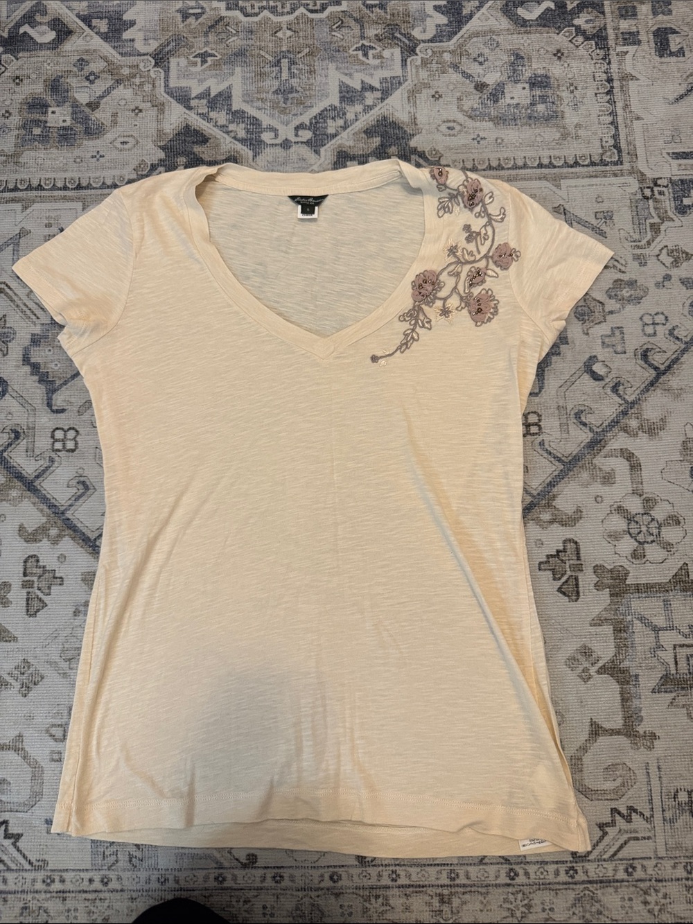 Eddie Bauer Size S Embroidered Floral V Neck Slub Cotton T Shirt